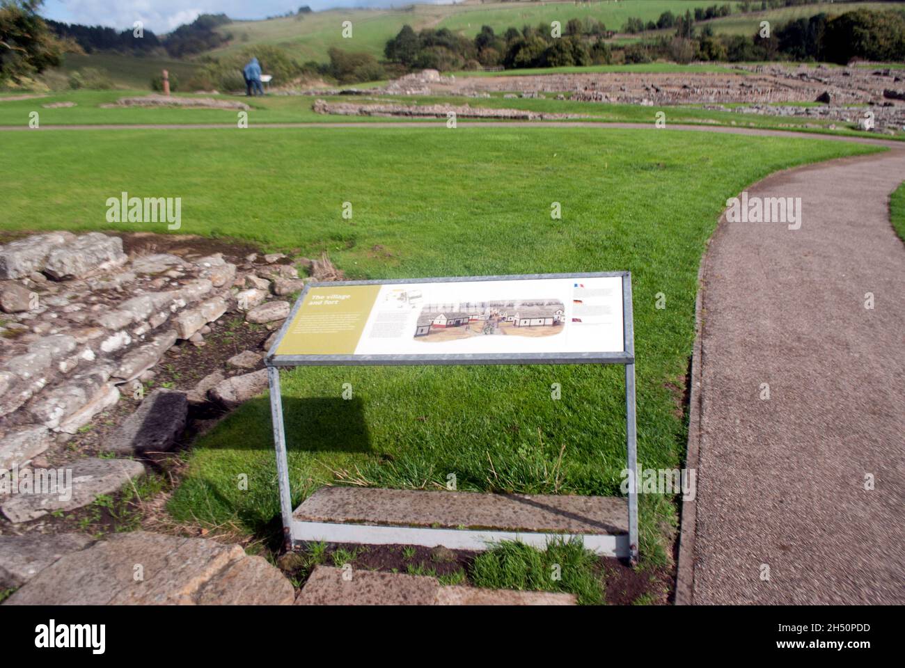 « The Village and the fort » panneau d'information au fort de Vindolanda et musée, Bardon Mill, Hexham, Northumberland, Angleterre,ROYAUME-UNI Banque D'Images