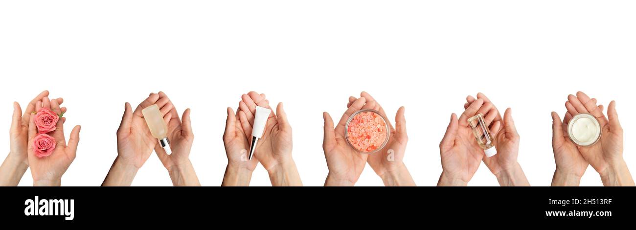 Les mains caucasiennes femelles tiennent les produits de beauté de cosmétique sur fond blanc Banque D'Images