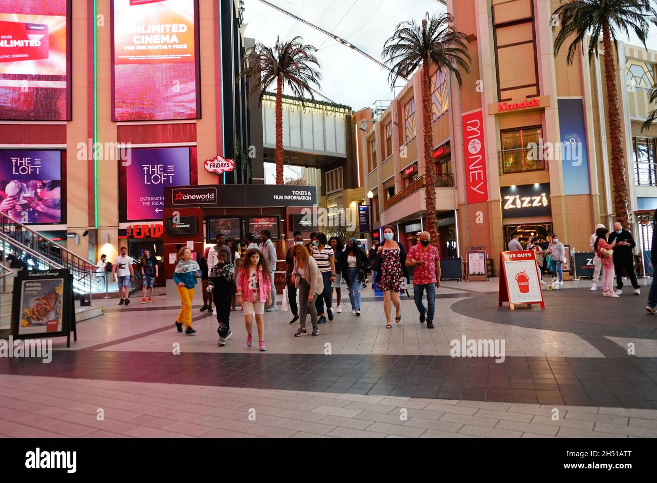 À l'intérieur de l'Arena Shops and Shopping Mall O2, The Greenwich Peninsula, North Greenwich, Londres, Angleterre, Royaume-Uni Banque D'Images
