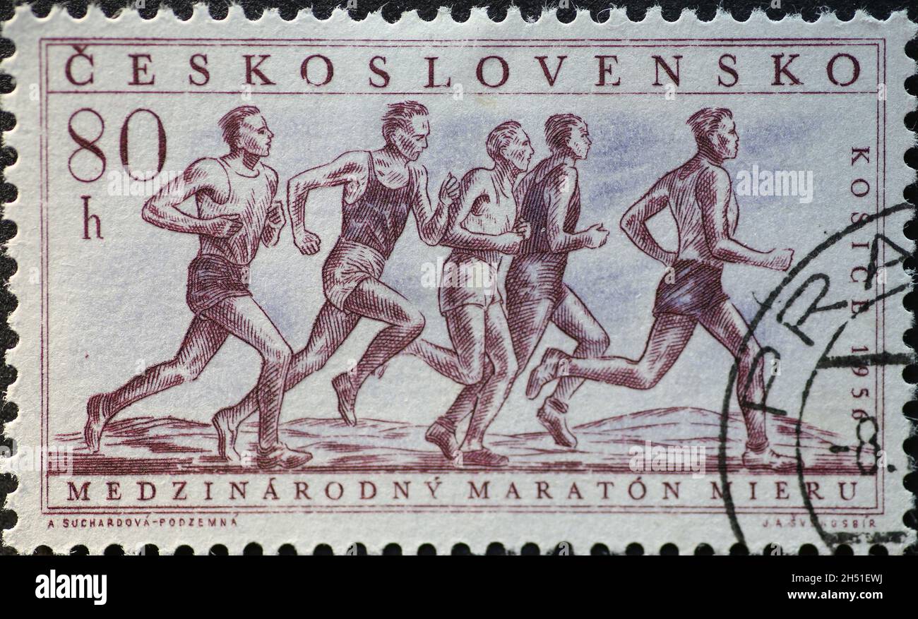 Tchécoslovaquie Circa 1956: Timbre-poste imprimé en Tchécoslovaquie pour la course du Marathon, Kosice, 1956 Banque D'Images