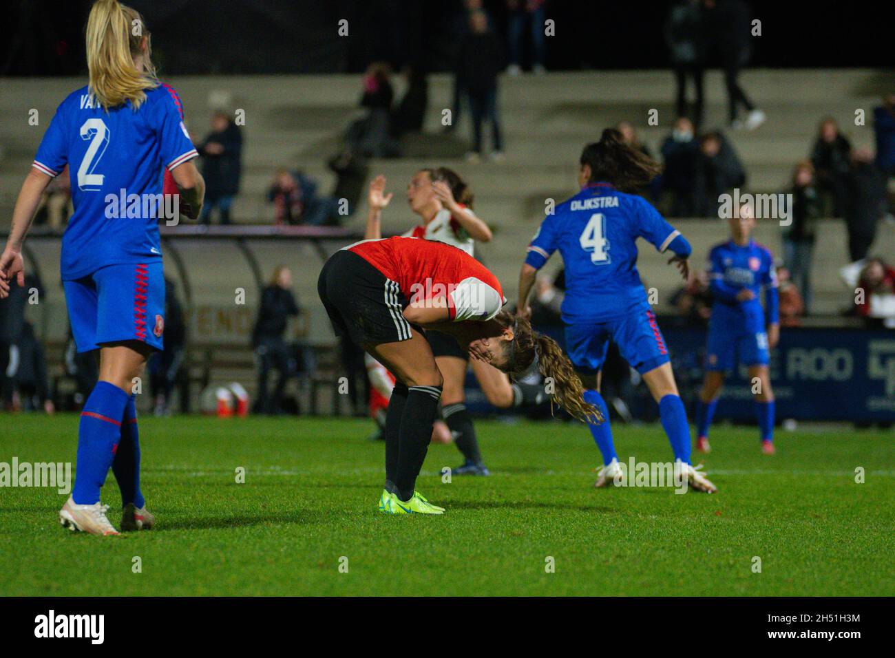 ROTTERDAM, PAYS-BAS - NOVEMBRE 5: Pia Rijsdijk de Feyenoord lors du match Pure Energie Eredivisie Vrouwen entre Feyenoord Rotterdam Vrouwen 1 et FC Twente Vrouwen 1 à Nieuw Varkenoord le 5 novembre 2021 à Rotterdam, pays-Bas (photo de Yannick Verhoeven/Orange Pictures) crédit: Orange Pics BV/Alamy Live News Banque D'Images