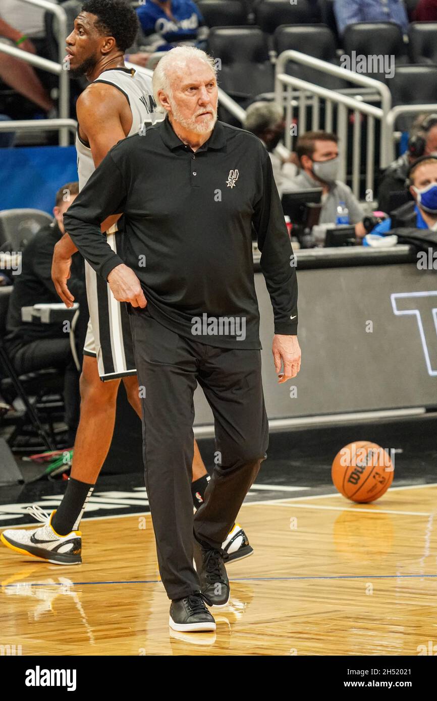 Orlando, Floride, États-Unis, 5 novembre 2021,San Antonio Spurs entraîneur en chef Gregg Popovich au centre Amway.(Crédit photo: Marty Jean-Louis) crédit: Marty Jean-Louis/Alamy Live News Banque D'Images