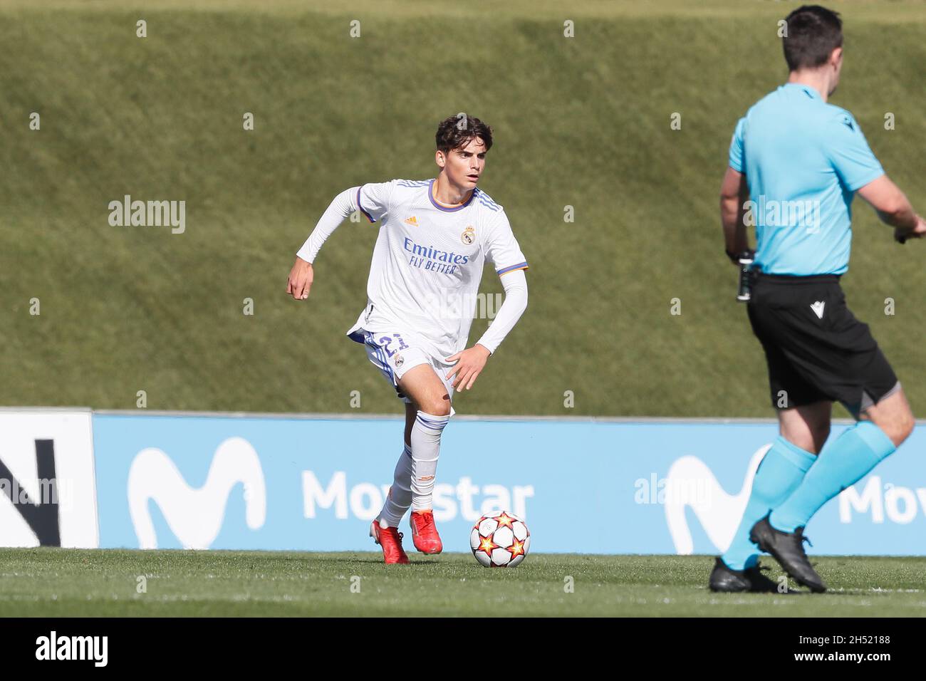 Madrid, Espagne.3 novembre 2021.Javi Villar (Real) football : Ligue des jeunes de l'UEFA Groupe D Match entre Real Madrid CF 1-0 FC Shakhtar Donetsk à l'Estadio Alfredo Di Stefano à Madrid, Espagne .Crédit: Mutsu Kawamori/AFLO/Alay Live News Banque D'Images