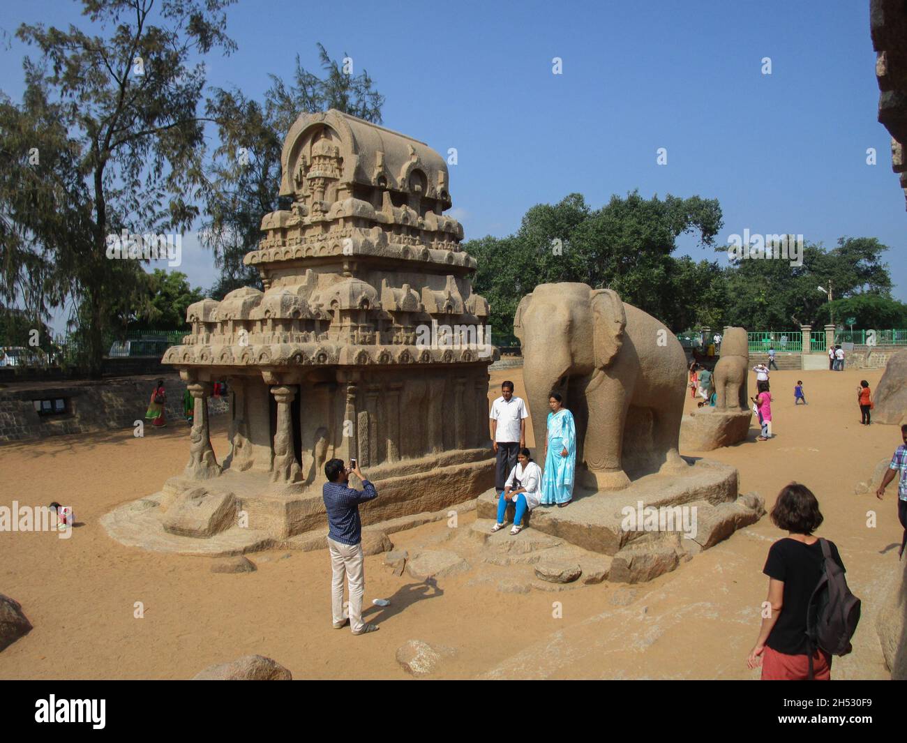 Mamallapuram, Inde - janvier 2015 : le site archéologique de Mamallapuram est célèbre pour les temples sculptés dans la pierre.Les cinq Ratas. Banque D'Images