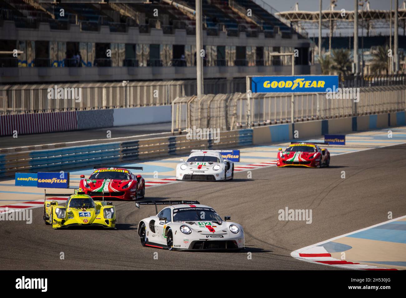 Bahreïn.06e novembre 2021.92 estre Kevin (fra), Jani Neel (che), Christensen Michael (dnk), Porsche GT Team, Porsche 911 RSR - 19, action 44 Konopka Miroslav (svk), Caldwell Oliver (gbr), Panciatici Nelson (fra), ARC Bratislava, Ligier JSP217 - Gibson, action 51 Pier Guado (gar), James gar, Ferrari (Tra), Ferrari GAR (488), Alessandro Guado (tea), Ferrari (gar, JSP217), GAR (Tra), GARAction 91 Bruni Gianmaria (ita), Lietz Richard (aut), Makowiecki Frederic (fra), Porsche GT Team, Porsche 911 RSR - 19, action 52 Serra Daniel (BRA), Molina Miguel (esp), AF Corse, Ferrari 488 GTE Evo, début de l'action de la course, départ, pendant les 8 heures Banque D'Images