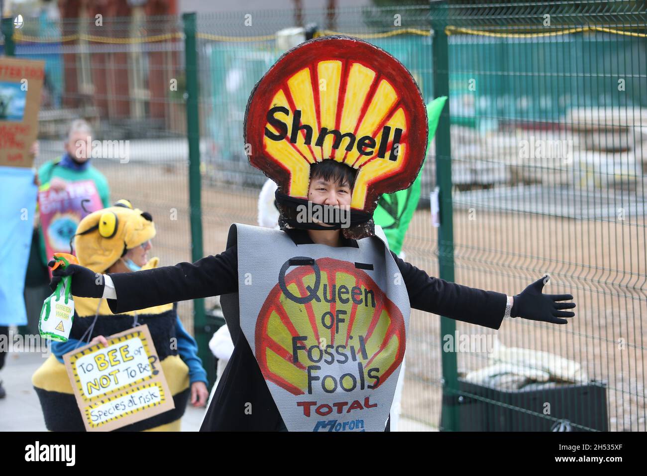 Manifestation sur le changement climatique, Birmingham, Royaume-Uni.06e novembre 2021.Des centaines de manifestants se sont rassemblés dans le centre-ville de Birmingham pour exprimer leur frustration face à l'absence de réels progrès lors des pourparlers de la COP26.Crédit : Peter Lophan/Alay Live News Banque D'Images