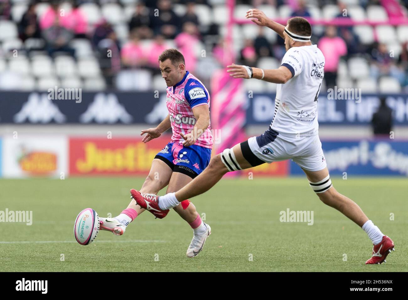 Paris, France.6 NOV Joris Segonds de Stade Francais lance le ballon lors du match Top 14 entre Stade Français Paris Rugby et Montpellier Hérault Rugby au Stade Jean-Bouin, Paris, le samedi 6 novembre 2021.(Crédit : Juan Gasparini | ACTUALITÉS MI) crédit : ACTUALITÉS MI et sport /Actualités Alay Live Banque D'Images Paris, France.6 NOV Joris Segonds de Stade Francais lance le ballon lors du match Top 14 entre Stade Français Paris Rugby et Montpellier Hérault Rugby au Stade Jean-Bouin, Paris, le samedi 6 novembre 2021.(Crédit : Juan Gasparini | ACTUALITÉS MI) crédit : ACTUALITÉS MI et sport /Actualités Alay Live Banque D'Images