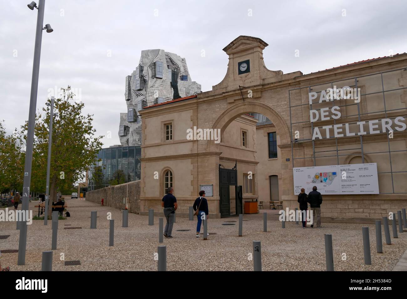 Entrée au Parc des ateliers et à la tour Luma de Frank Gehry, Arles, France Banque D'Images