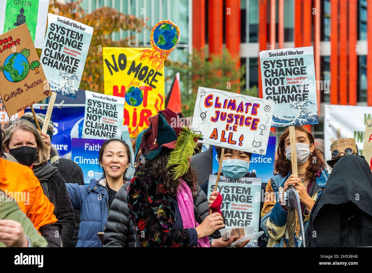 Birmingham, West Midlands, Royaume-Uni.6 novembre 2021.Une manifestation contre le climat a eu lieu aujourd'hui à Birmingham pour coïncider avec la conférence COP26 à Glasgow.Entre 3,000 et 4,000 personnes ont protesté lors d'un rassemblement à Birmingham avant de marcher dans le centre-ville.Crédit : AG News/Alay Live News Banque D'Images