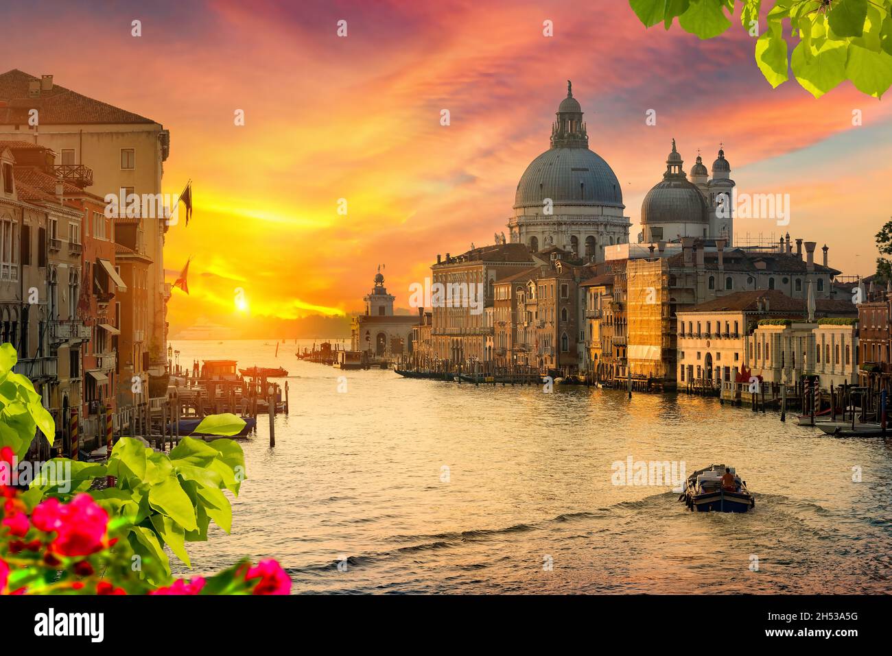 Calme magnifique coucher de soleil sur le Grand Canal à Venise, Italie  Photo Stock - Alamy