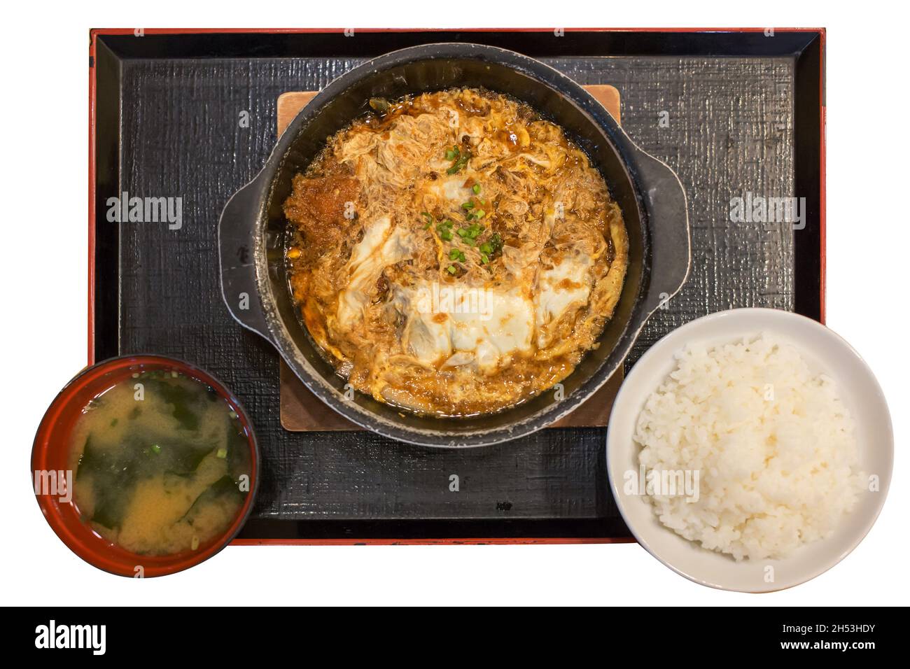 Vue de dessus du set Loin Katsuson avec oeuf, Riz japonais et soupe miso. Banque D'Images