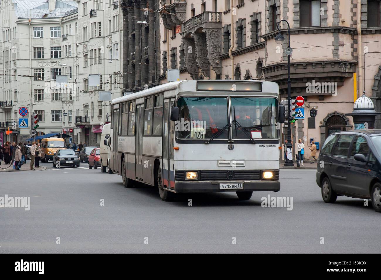 Bus des transports en commun à Saint-Pétersbourg en Russie Banque D'Images