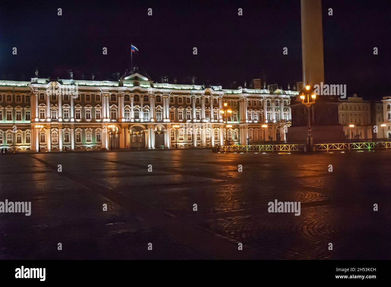 Photo nocturne de l'Ermitage à Saint-Pétersbourg en Russie Banque D'Images