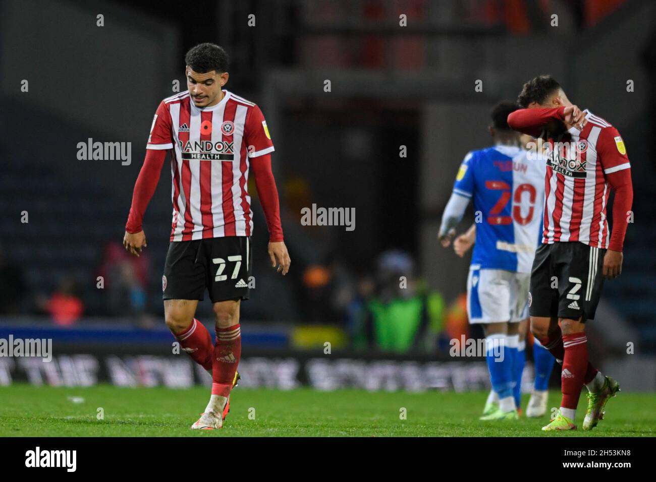 Blackburn, Royaume-Uni.06e novembre 2021.Morgan Gibbs-White #27 et George Baldock #2 de Sheffield United réagissent à la perte de 3-1 à Blackburn Rovers après le coup de sifflet final à Blackburn, Royaume-Uni, le 11/6/2021.(Photo de Simon Whitehead/News Images/Sipa USA) crédit: SIPA USA/Alay Live News Banque D'Images