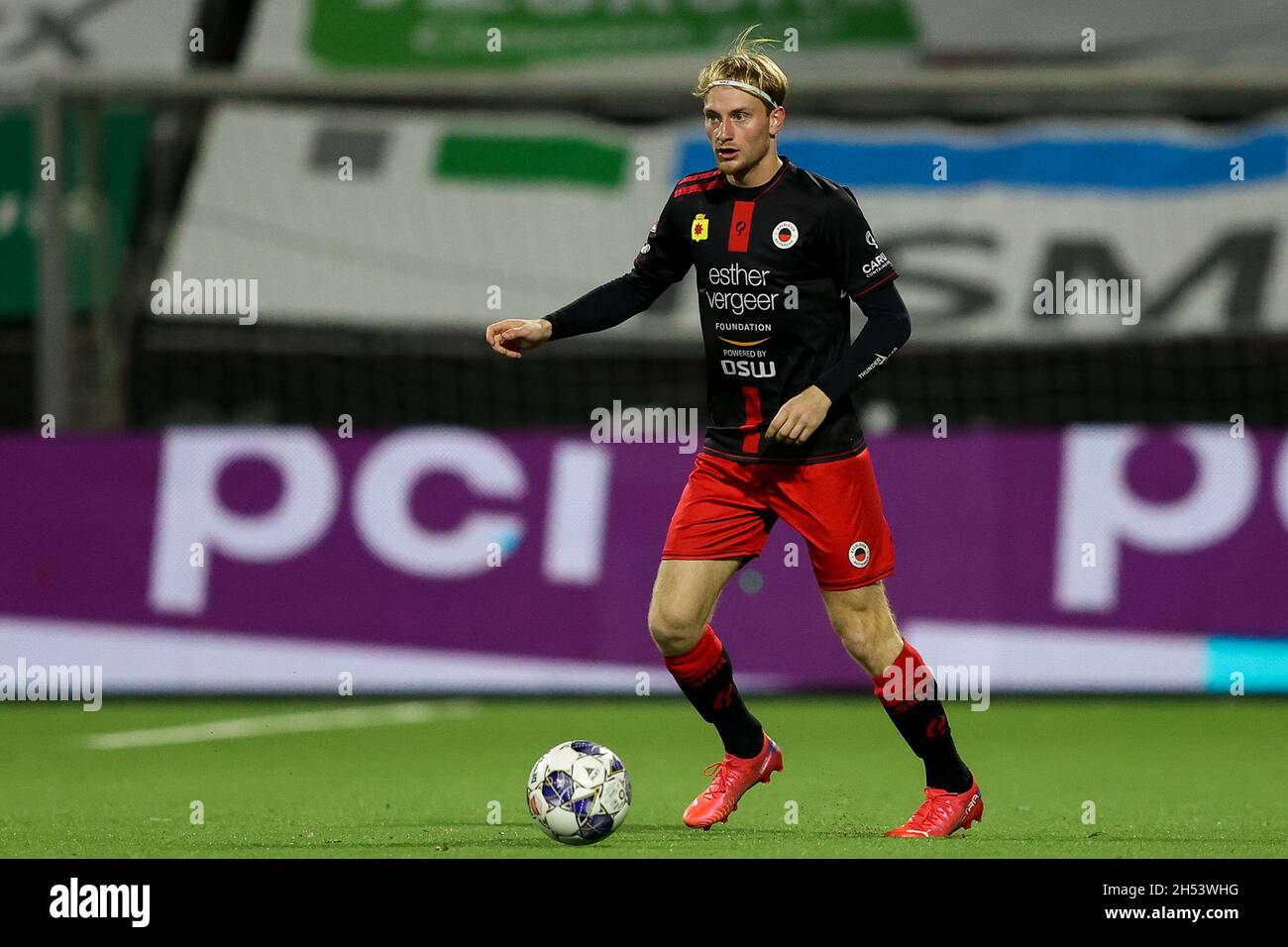 VELSEN-ZUID, PAYS-BAS - NOVEMBRE 6 : Joshua Eijgenraam de l'Excelsior Rotterdam lors du match néerlandais de Keukenkampidivisioenie entre Telstar et Excelsior au stade Buko le 6 novembre 2021 à Velsen-Zuid, pays-Bas (photo de Hans van der Valk/Orange Pictures) Banque D'Images