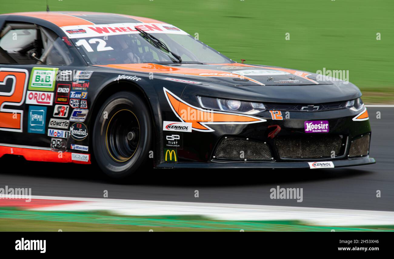 La Camaro Nascar de Chevrolet en action en gros plan Banque D'Images