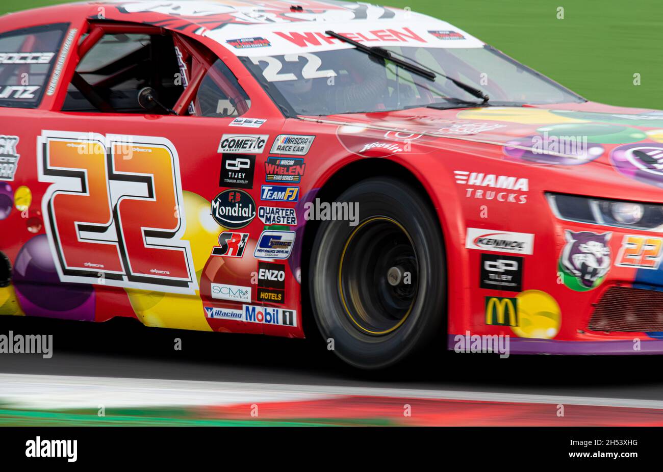 La Camaro Nascar de Chevrolet en action en gros plan Banque D'Images