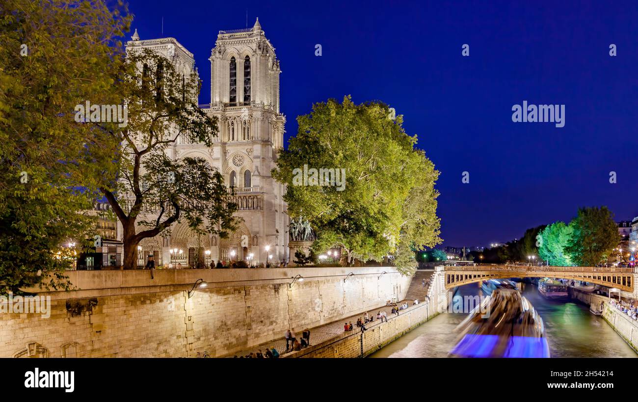 La Seine et notre Dame de Paris au crépuscule, France.Vue panoramique Banque D'Images