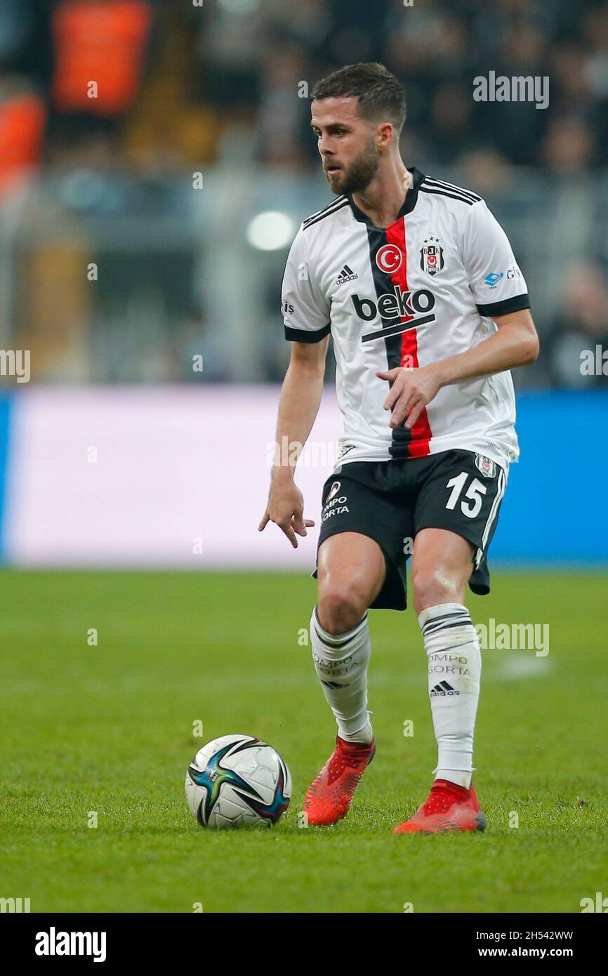 ISTANBUL, TURQUIE - NOVEMBRE 6: Miralem Pjanic de Besiktas JK pendant le match Super LIG entre Besiktas AS et Trabzonspar au Parc Vodafone le 6 novembre 2021 à Istanbul, Turquie (photo par /Orange Pictures) Banque D'Images