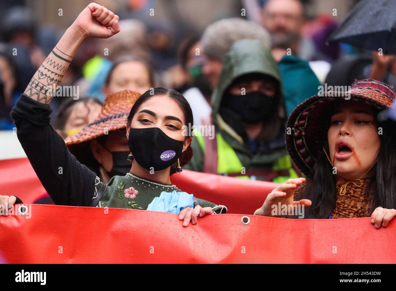 Des milliers de mars dans la Journée mondiale d'action pour la justice climatique à Glasgow City Centre, en Écosse, où se déroule la conférence COP26 sur le climat. Banque D'Images