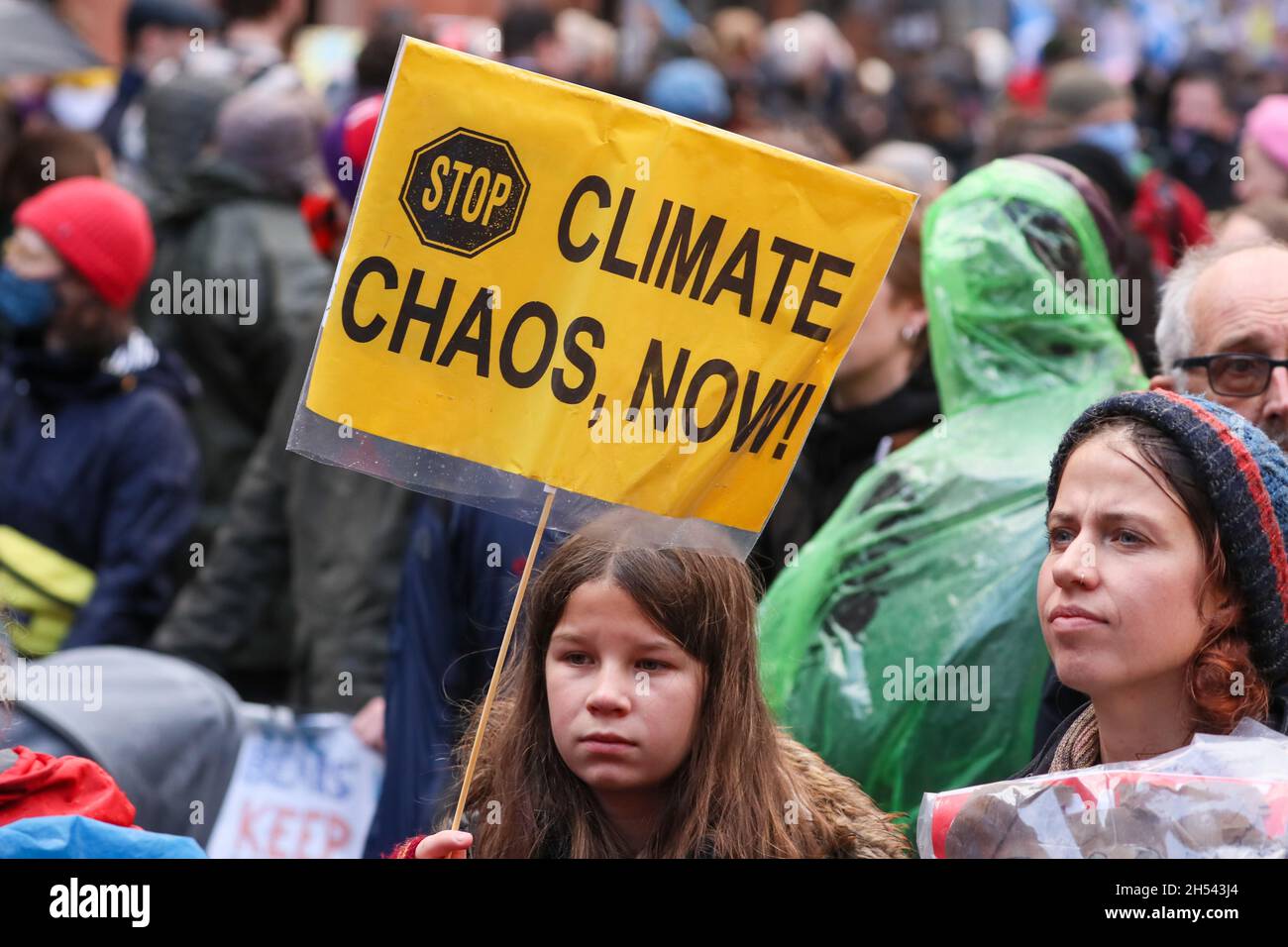 Des milliers de mars dans la Journée mondiale d'action pour la justice climatique à Glasgow City Centre, en Écosse, où se déroule la conférence COP26 sur le climat. Banque D'Images