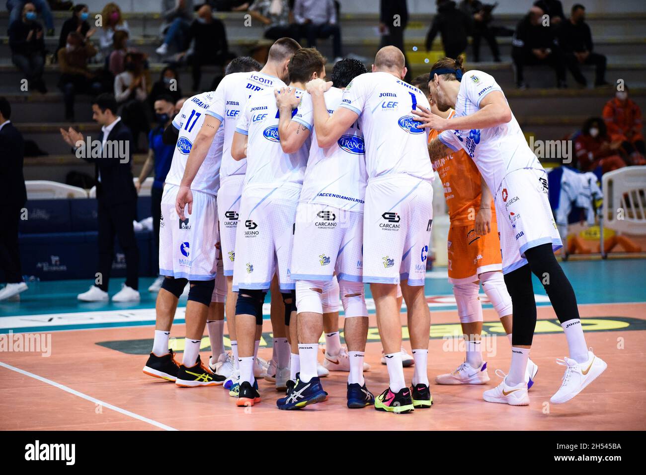 Palasport, Cisterna, Italie, 06 novembre 2021,Top Volley Cisterna pendant Top Volley Cisterna vs Tonno Callippo Vibo Valentia - Volleyball Italien Serie A Men SuperLeague Championship Championship Banque D'Images