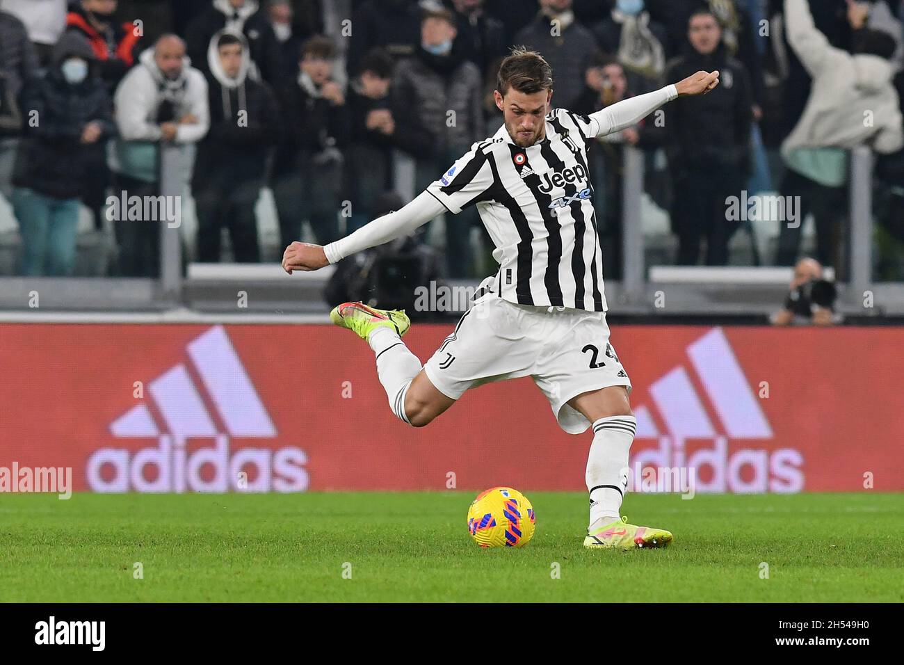 Turin, Italie.06e novembre 2021.Daniele Rugani de Juventus FC en action pendant la série Un match de 2020/21 entre Juventus FC et ACF Fiorentina au stade Allianz le 06 novembre 2021 à Turin, Italie crédit: Independent photo Agency/Alay Live News Banque D'Images