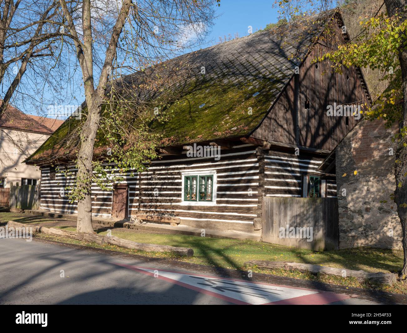 'Hamousův statek' (ferme de Hamous), maison en bois du XVIe-XVIIIe siècle, ancien pub et siège de la journée locale.Musée de la vie de campagne traditionnelle. Banque D'Images