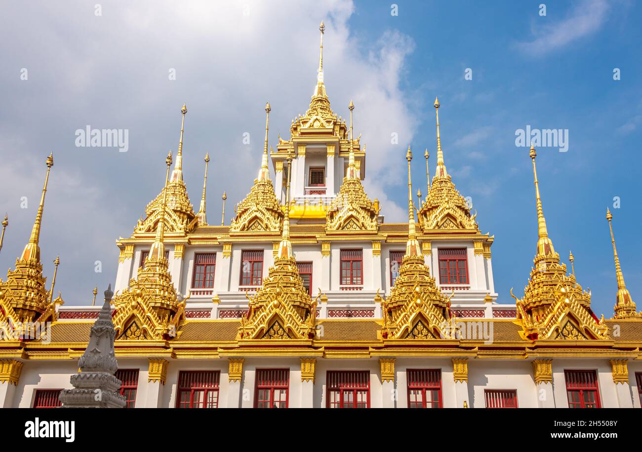 Le temple historique de Wat Ratchanatdaram, également connu sous le nom de Loha Prasat Banque D'Images