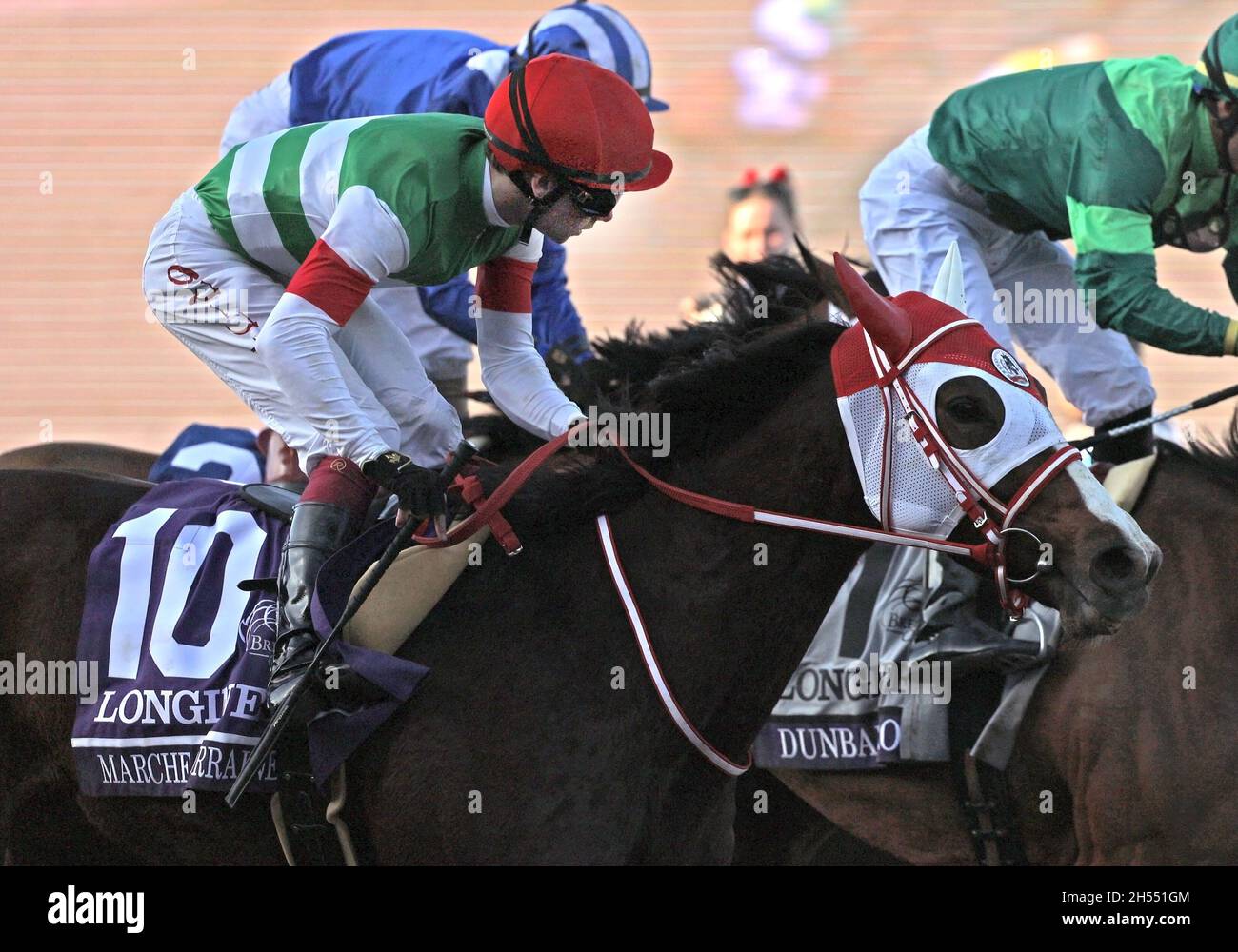 Del Mar, États-Unis.06e novembre 2021.Les Marches Lorraine, criblées par Oisin Murphy, remporte la coupe des éleveurs Distaff aux championnats de la coupe des éleveurs sur le circuit de Del Mar en Californie.6 novembre 2021.Photo de Mark Abraham/UPI crédit: UPI/Alay Live News Banque D'Images