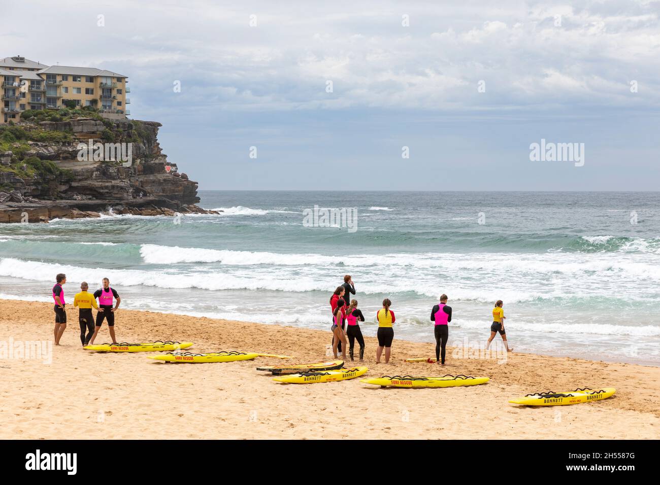 Surf live sauvant des volontaires étant enseigné comment surfer sur Manly Beach, surf sauvetage nsw est composé de volontaires sauveteurs, Sydney, Australie Banque D'Images
