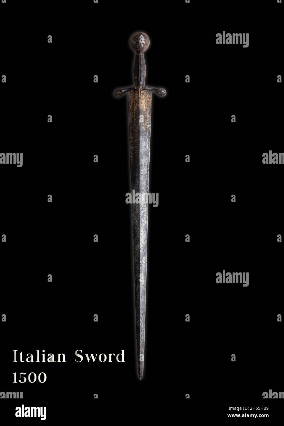 Épée antique d'époque isolée sur fond noir Banque D'Images