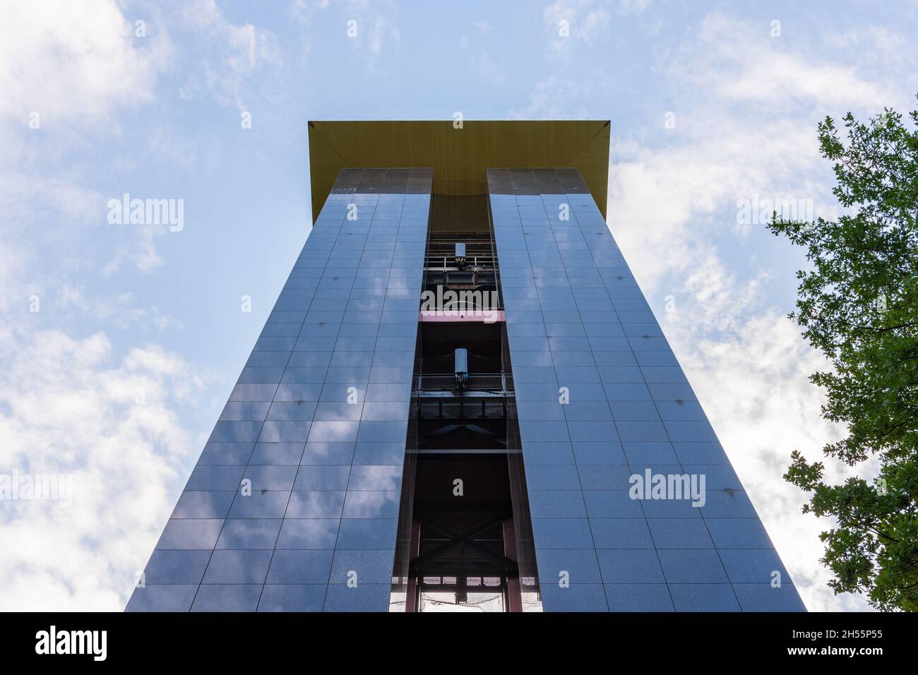 Carillon dans le Tiergarten de Berlin, pris directement d'en dessous en format paysage Banque D'Images