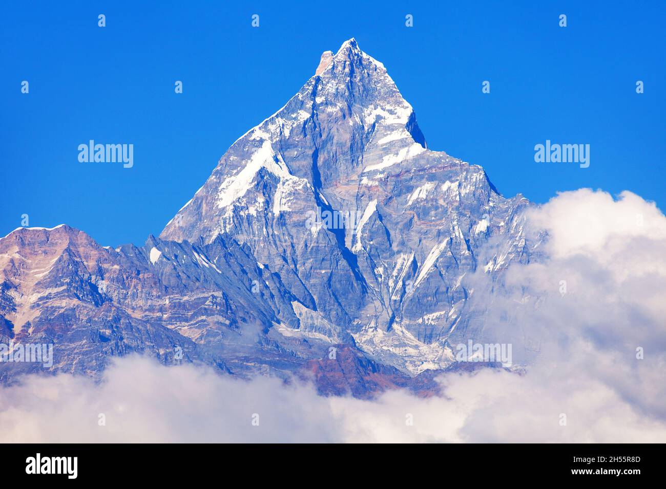 Vue sur le mont Machhapuchhre, région d'Annapurna, montagnes de l'himalaya du Népal Banque D'Images