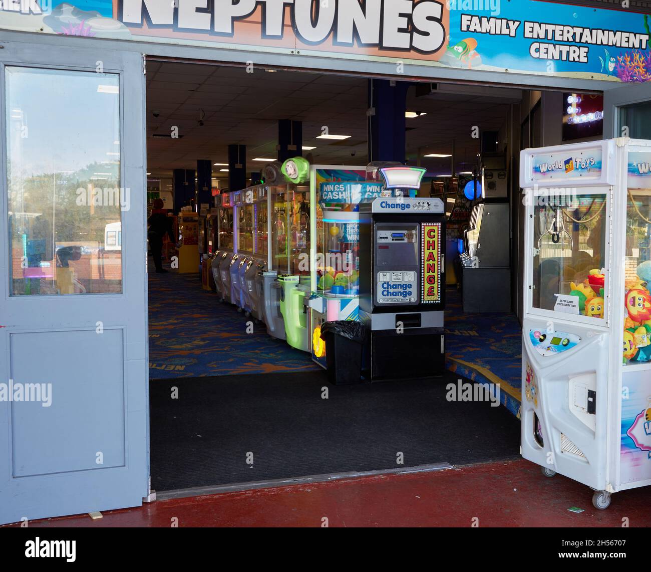 Vue de l'extérieur dans une entreprise de machines à sous. Banque D'Images