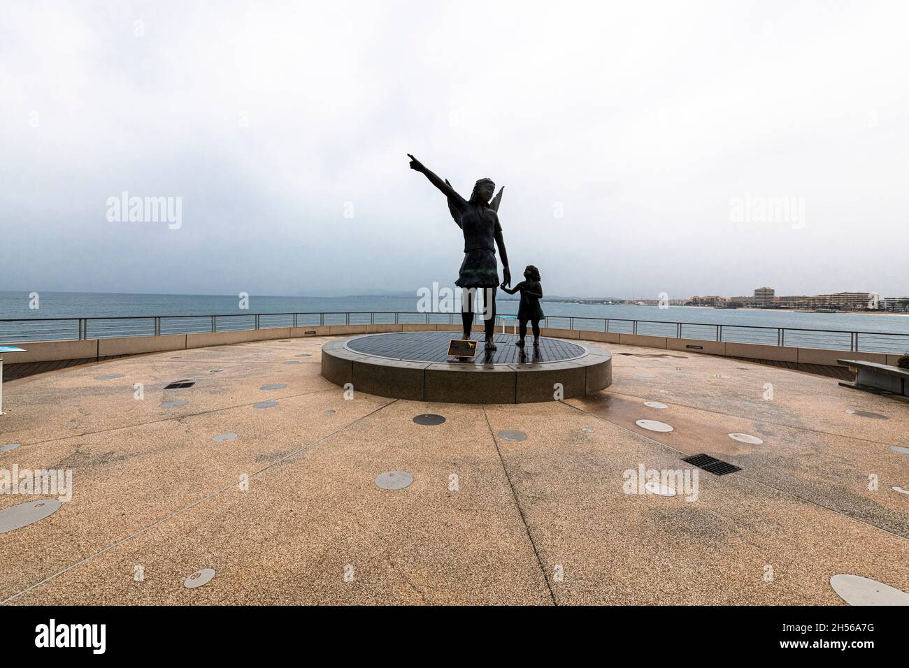 Statue de l'Archange Raphaël sous la pluie, jardin Bonaparte, Saint Raphaël, Côte d'Azur, France. Banque D'Images