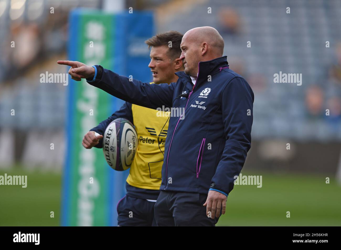 Édimbourg, Royaume-Uni. 7th novembre 2021. L'entraîneur en chef Gregor Townsend et George Horne d'Écosse avant le match de la série des nations d'automne au stade Murrayfield, à Édimbourg. Crédit photo à lire: Neil Hanna/Sportimage crédit: Sportimage/Alamy Live News Banque D'Images