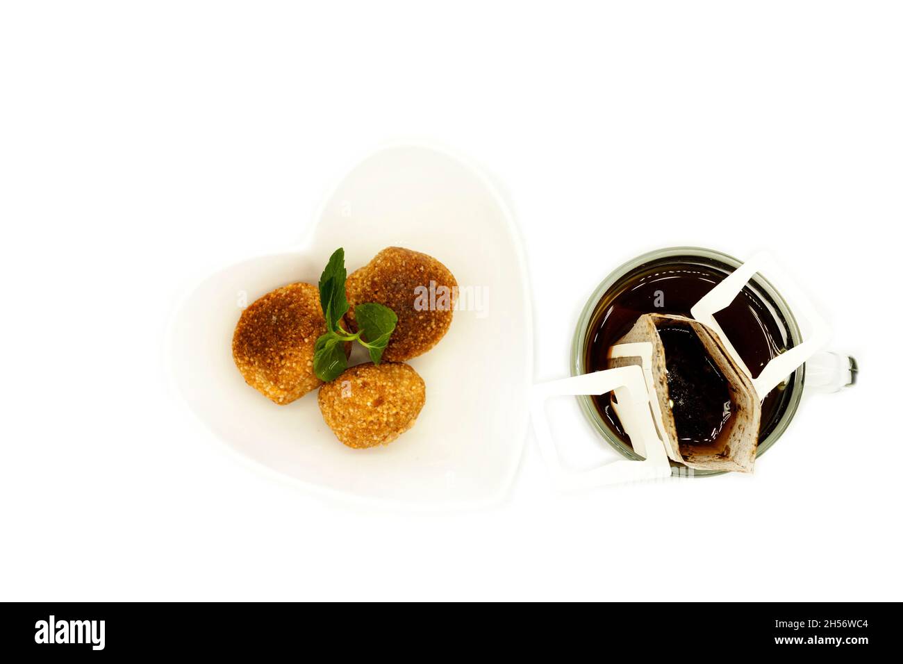 Filtre à café américain frais nourriture brésilienne et boissons boulettes de fromage servi bol en forme de cœur Mexico Banque D'Images