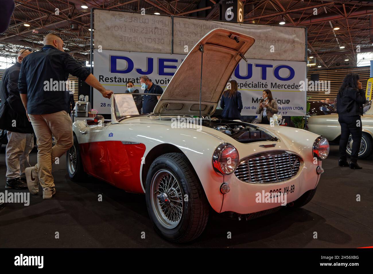 LYON, FRANCE, 5 novembre 2021 : Austin Healey.Le salon Epoq'Auto est organisé depuis 1979, avec plus de 70,000 000 visiteurs chaque année. Banque D'Images