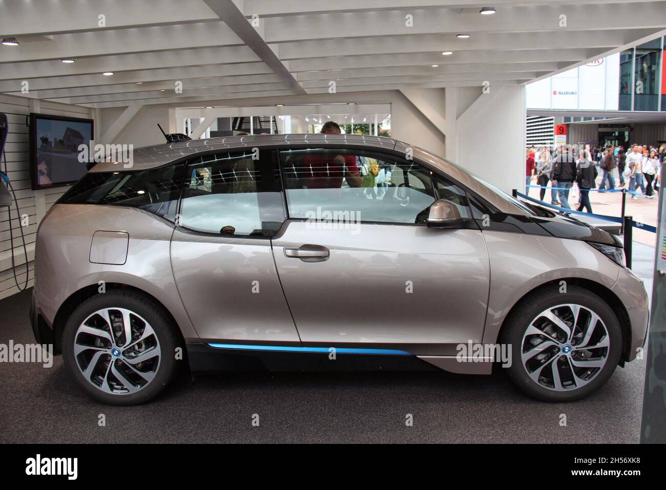 BMW i3, vue latérale, couleur grise, présentation au salon de l'automobile de Francfort, année 2013.Allemagne. Banque D'Images