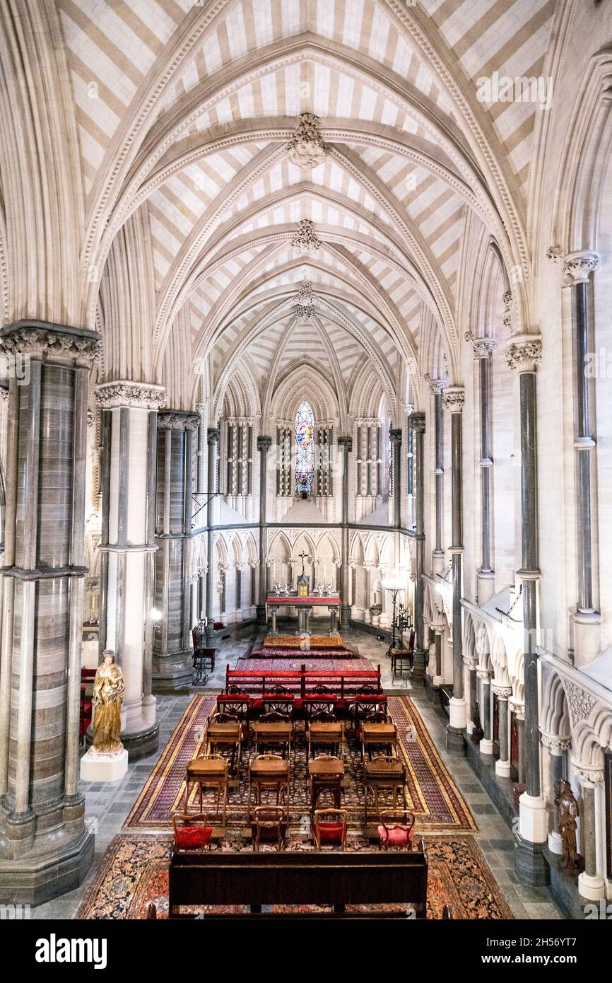 Intérieur de la chapelle privée du XIXe siècle de style victorien au château d'Arundel, Arundel, West Sussex, Royaume-Uni Banque D'Images