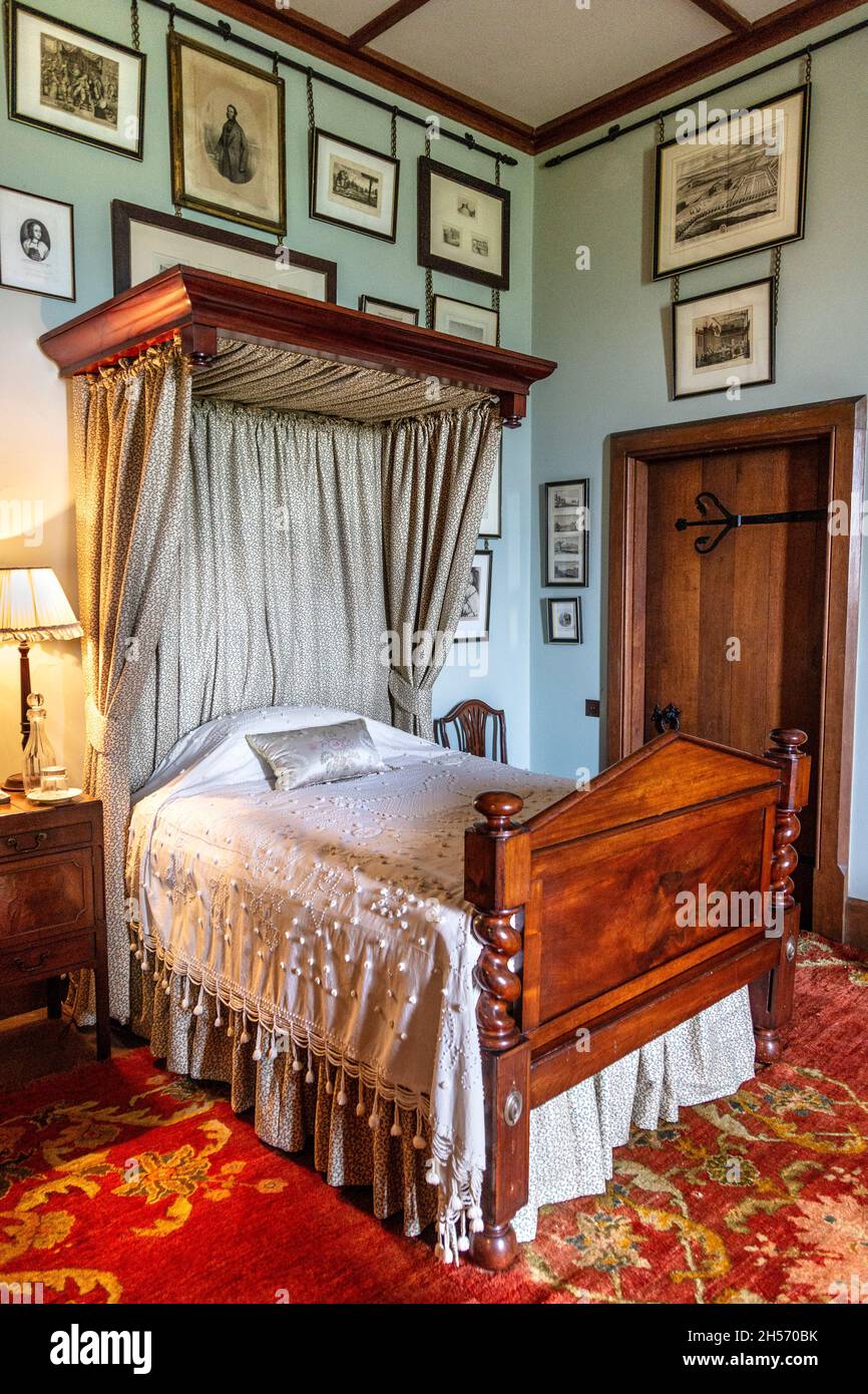 Meubles de chambre à coucher antique Banque de photographies et d'images à  haute résolution - Alamy