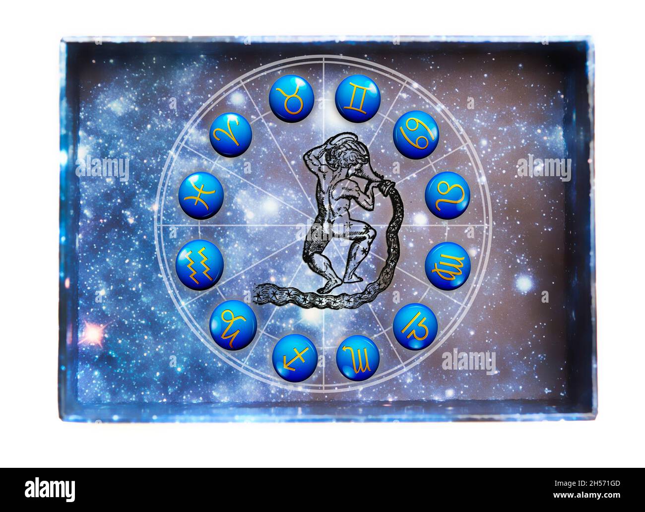 Boîte avec une roue d'astrologie avec tous les signes du symbole du zodiaque et du Verseau au centre Banque D'Images