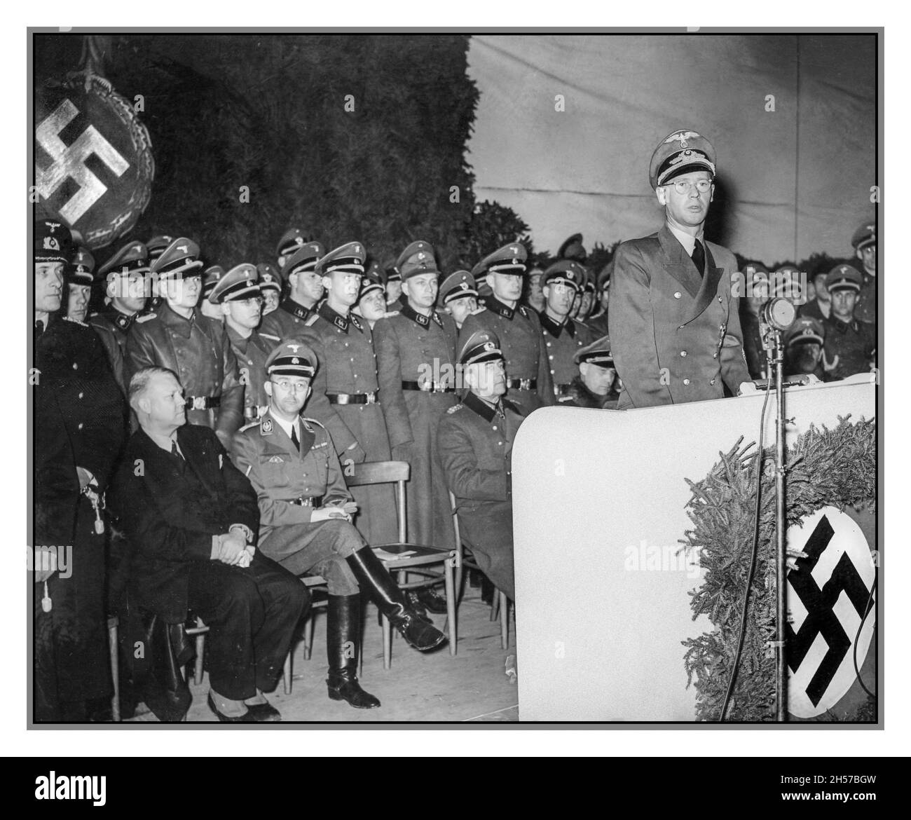 NORVÈGE WW2 les premiers volontaires norvégiens ont prêté serment en tant que nouveaux soldats du régiment Nordland du Waffen-SS lors d'une cérémonie à Oslo avec Heinrich Himmler et Vidkun Quisling, chef de la Nouvelle-Écosse, en présence, le 31 janvier 1941. Banque D'Images