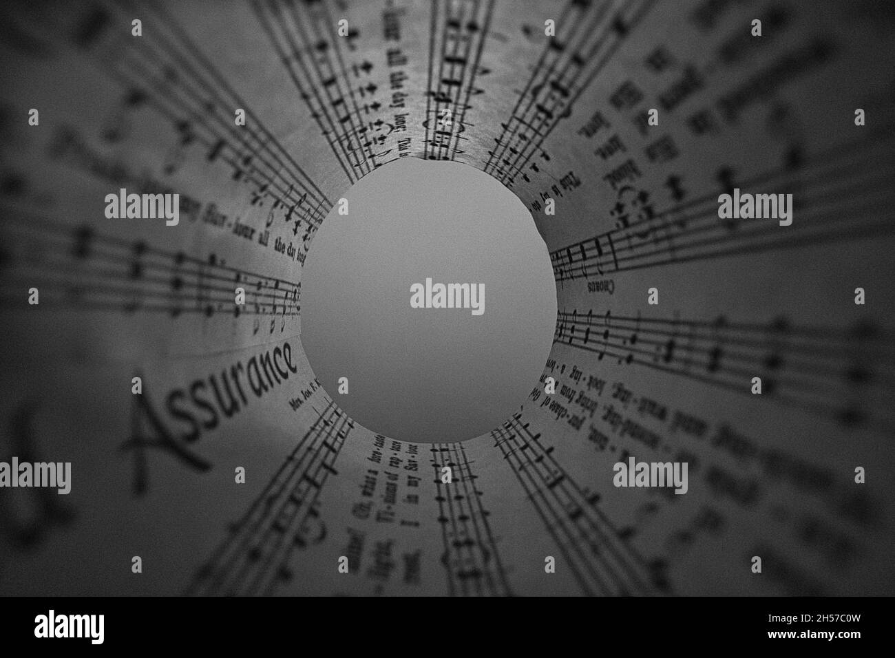 Photo idée avec feuille de musique roulé et transparent.Abstrait et artistiquement représenté Banque D'Images Photo idée avec feuille de musique roulé et transparent.Abstrait et artistiquement représenté Banque D'Images