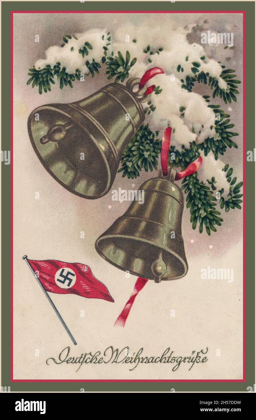CARTE DE NOËL NAZIE des années 1930 carte de propagande de Noël à la croix nazie « Greetings from the German Christmas Group » Allemagne nazie avec des cloches et de la neige sur un sapin festif avec un drapeau du parti nazi Banque D'Images