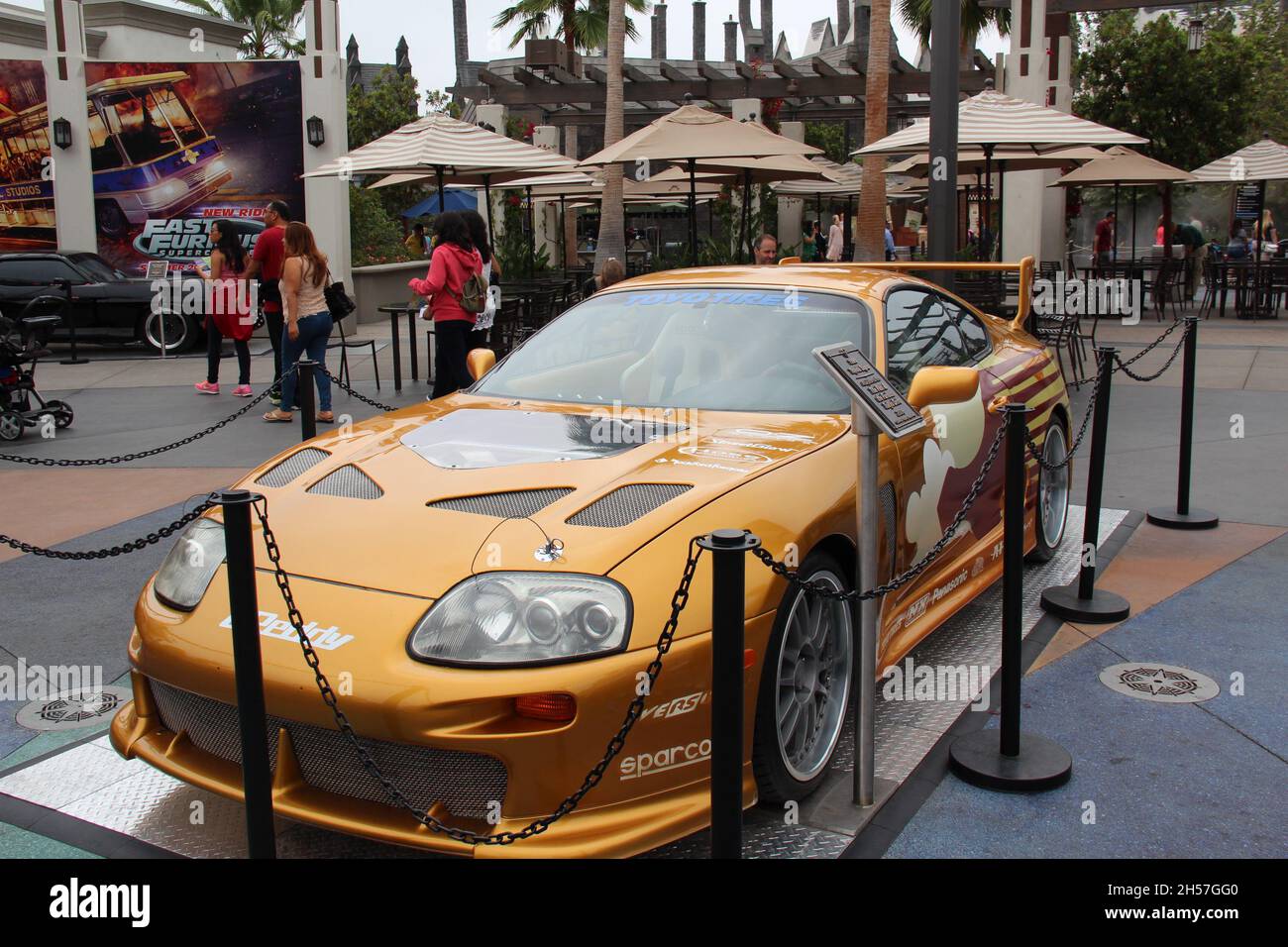 Toyota supra, jaune, rapide et furieux 8.Exposé à Universal Studios Hollywood à Los Angeles - Californie - États-Unis. Banque D'Images