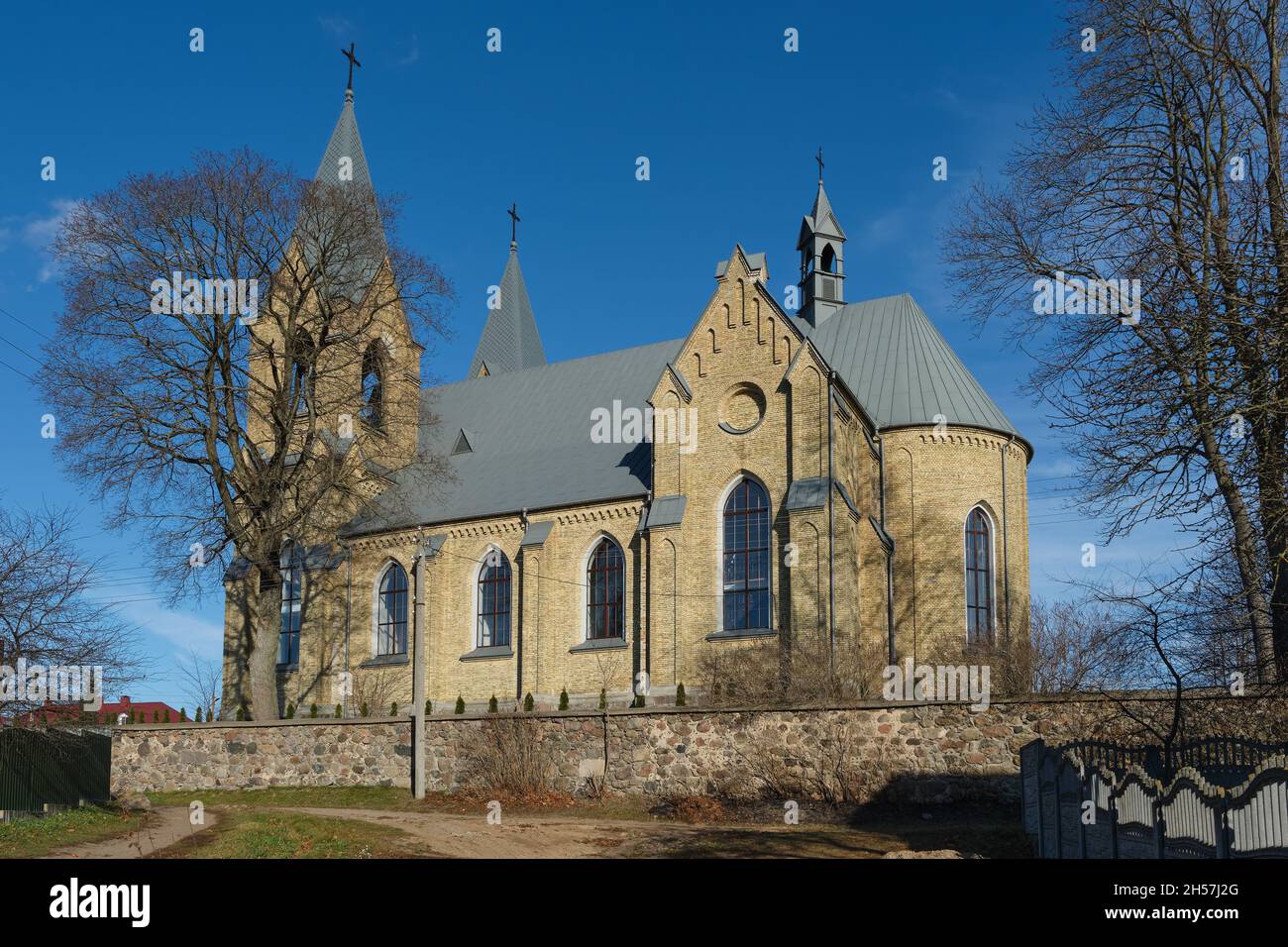 Ancienne église notre-Dame du Saint-Rosaire et Saint-Dominique à Rakov, région de Minsk, Biélorussie. Banque D'Images