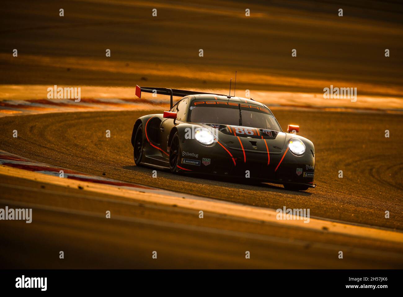 Manama, Brunéi Darussalam.30 octobre 2021.Porsche 911 RSR, GR Racing # 86, Michael Wainwright (GB), Tom Gamble (GB), Benjamin Barker (GB) crédit : dpa/Alay Live News Banque D'Images