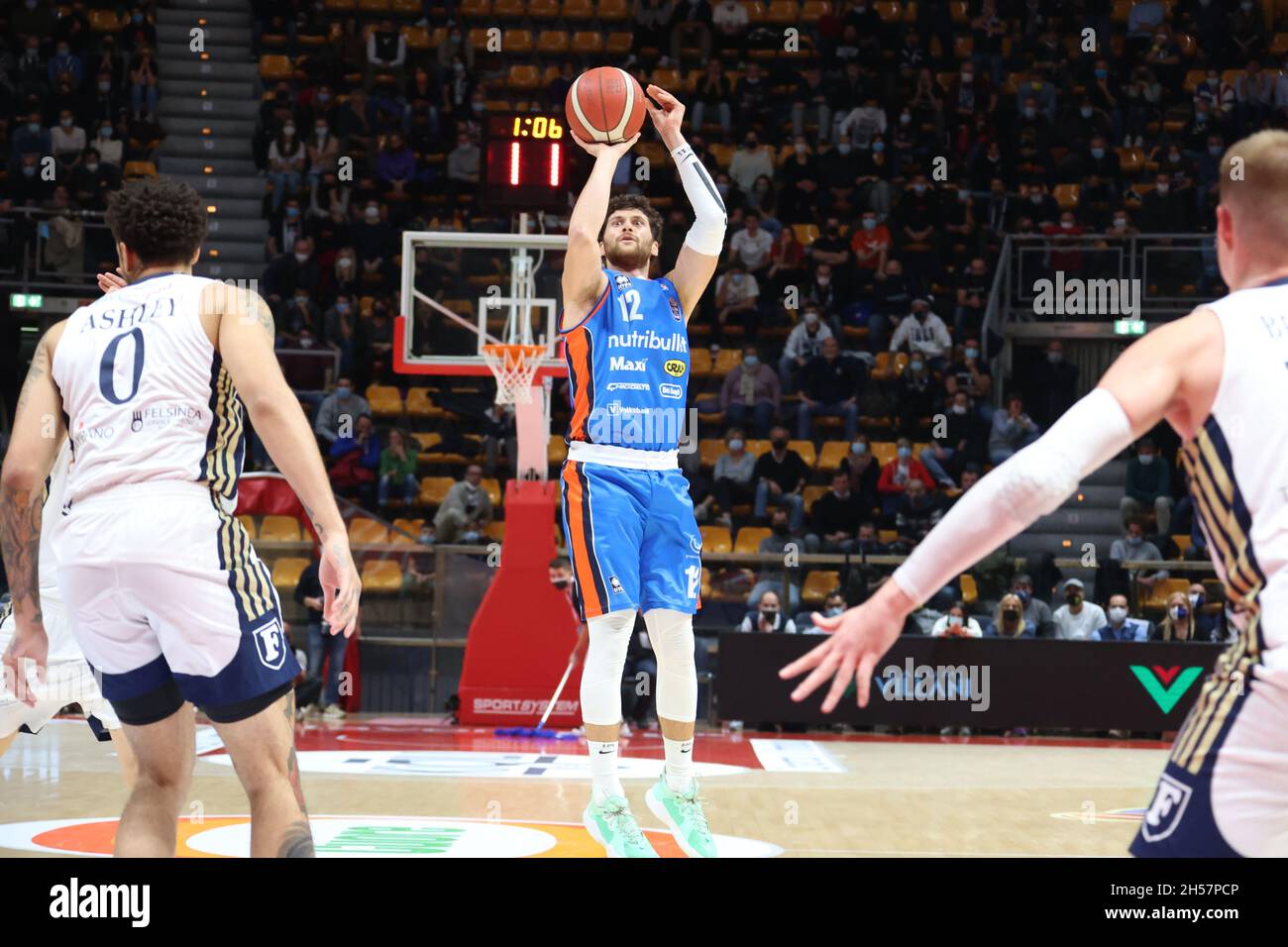 Matteo Imbro' (Nutribullet Treviso basket) pendant la série A1 italien LBA championnat match Kigili Fortitudo Bologna vs.Nutribullet Trévise Panier au palais sportif de Paladozza - Bologne, 7 novembre 2021 - photo: Michele Nucci Banque D'Images